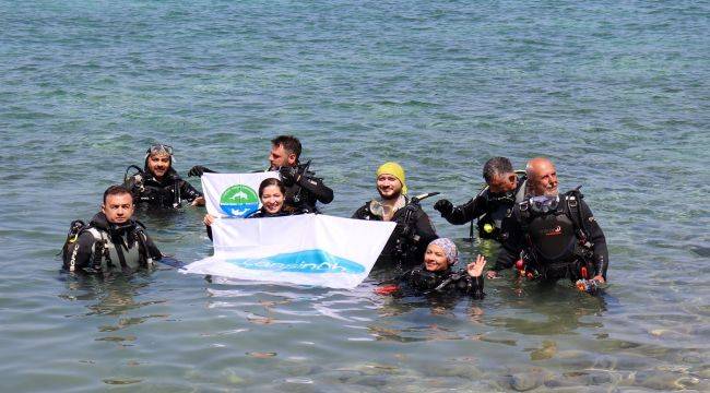 Karaburun’da hayalet ağlar temizlendi 