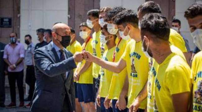 Şampiyon Bucaspor 1928'den Başkan Soyer'e teşekkür ziyareti