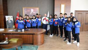 Genç sporcuları Başkan uğurladı