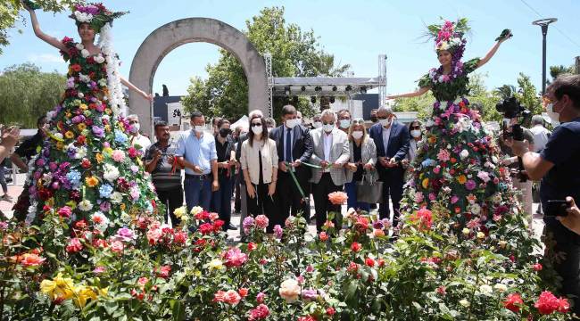 Karşıyaka Çiçek Pazarı’na coşkulu açılış