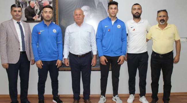  Başkan Karakayalı’dan Sporculara Çeyrek Altın 