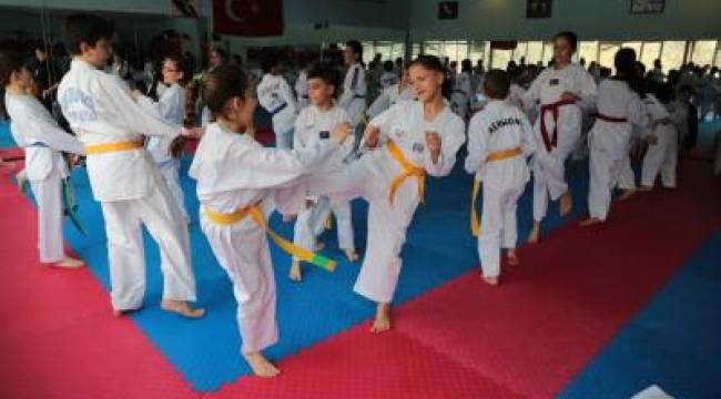 İzmir Büyükşehir Belediyesi Spor Okulları yeniden açılıyor