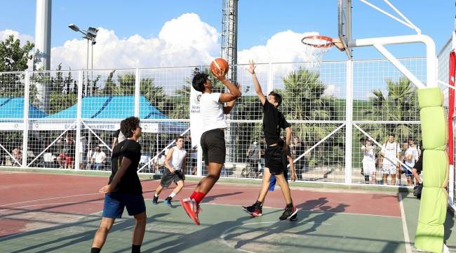 İzmirli basketbolcular Gaziemir’de ter döktü