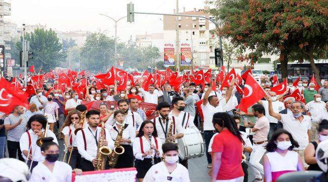 30 Ağustos Coşkusu Bayraklı Sokaklarına Taşındı