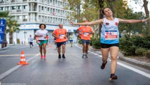 9 Eylül İzmir Yarı Maratonu’na rekor katılım