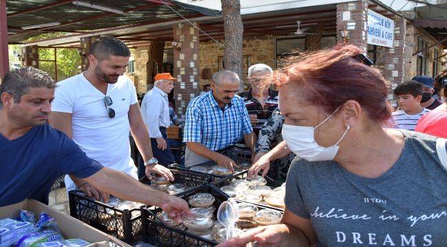 Foça Belediyesinden Aşure İkramı