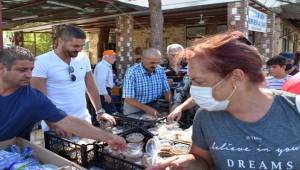 Foça Belediyesinden Aşure İkramı