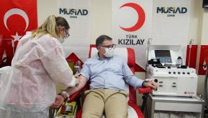 MÜSİAD İzmir’den Kızılay’a Kan Bağışı