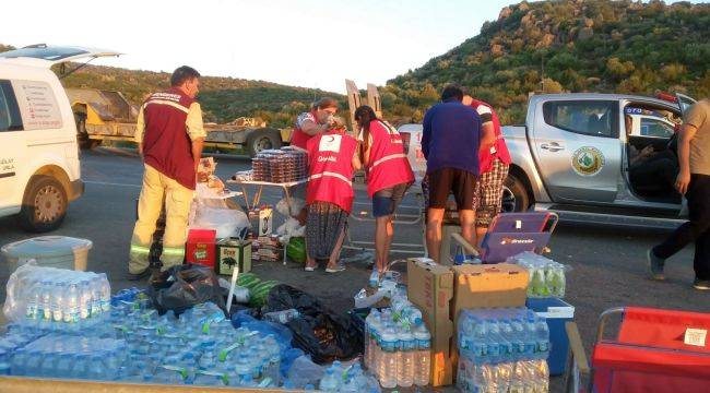 Türk Kızılay Urla'dan Söndürme Çalışmalarına Destek