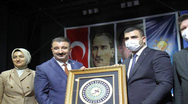 AK Partili İnan Kılıçdaroğlu’na Sert Çıktı: İzmir’in Turist Vekili