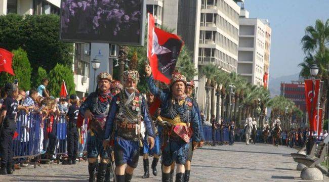 İzmir'de Kurtuluş Günü AirShow İle Göklerde Kutlanacak 