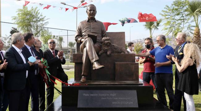 Karşıyaka’da ‘Bekir Coşkun’ heykeli açıldı