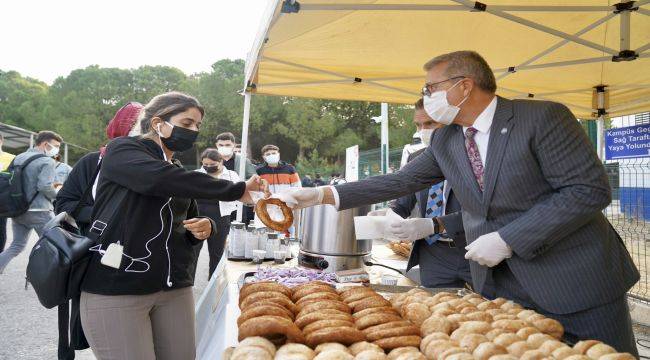 EÜ'de Öğrenciler Gevrek,Boyoz İle Karşılandı