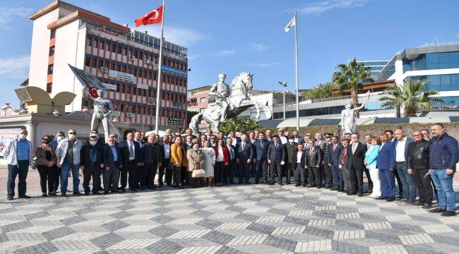 Menemen'de Muhtarla Günü Kutlaması