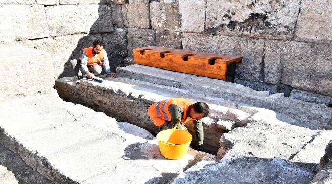 Antik Kent'e Ait Tiyatroda Latrina Bulundu!