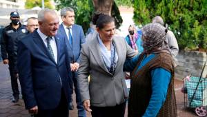 Başkan Çerçioğlu Atça Pazarı'nı Ziyaret Etti