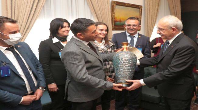 CHP Menemen İlçe Yönetimi Genel Başkan'ı Ziyaret Etti