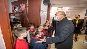 Başkan Soyer'den Öğrencilere Sürpriz Ziyaret