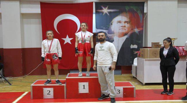 Bayraklının Kadın Sporcuları Ringe Çıktı