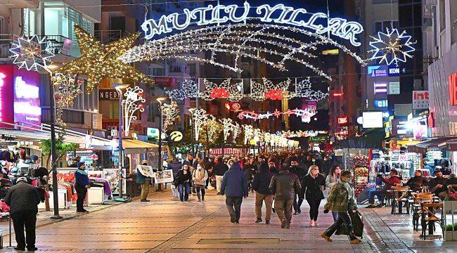 İzmir Yeni Yıl İçin Süslendi