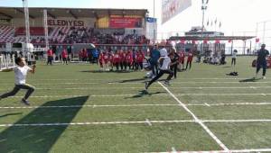 Bayraklı, İzmir Deneme U-14 Yarışları’nda Derece Elde Etti