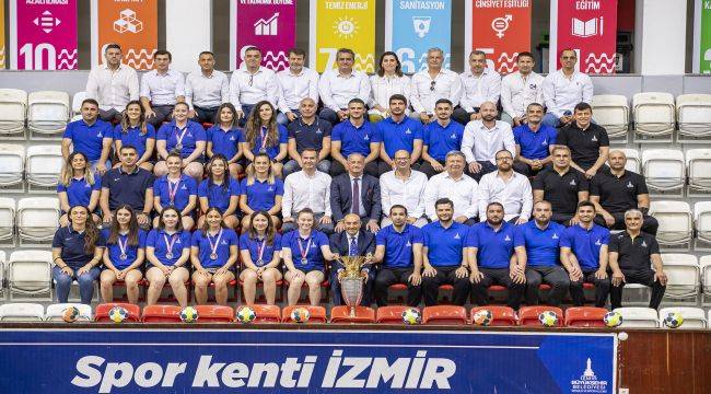İzmir 2021'de Başarıya Doydu