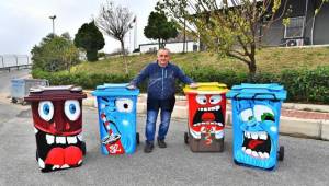 İzmir'de Çöp Kutularına Renk Geldi