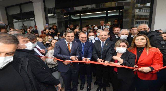 Başkan Kılıçdaroğlu CHP İzmir İl Başkanlığını Ziyaret Etti