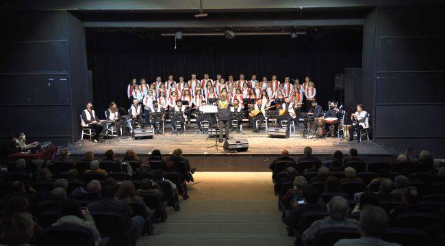 Bornova THM Korosu Yılın İlk Konserini Verdi