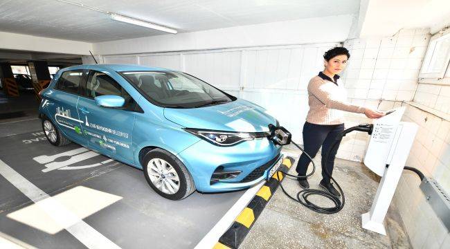 İzmir'e Elektrikli Şarj İstasyonları Artıyor