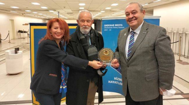 Rotary'den Dünyaca Ünlü Seramik Sanatçısı Tüzüm Kızılcan'a Ödül