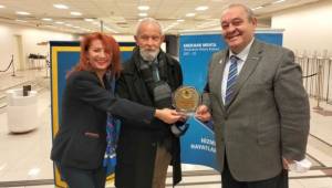 Rotary'den Dünyaca Ünlü Seramik Sanatçısı Tüzüm Kızılcan'a Ödül