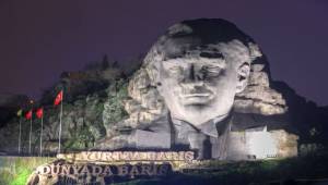  Atatürk Maskı’na Muhteşem Aydınlatma