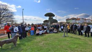 Güzelbahçe ‘Zeytinime Dokunma’ Diyerek Yönetmeliği Protesto Etti