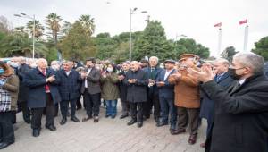 İzmir Büyükşehir Belediyesi Sokak Hayvanlarını Unutmadı