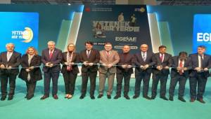 İzmir'de Ege Bölgesi Kariyer Fuarı Açıldı