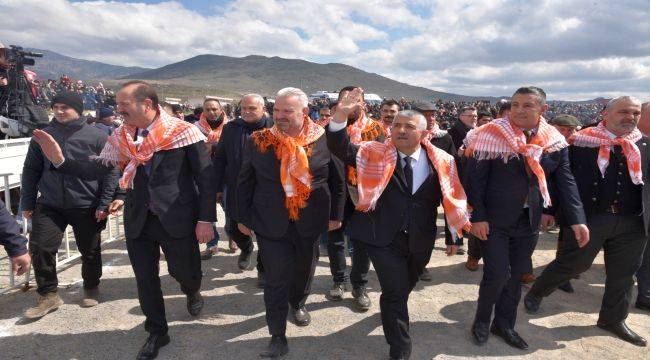 Menemen'de Türkelli Folklorik Deve Gösterisi 