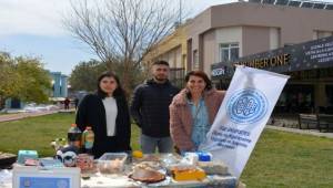  Sokak Hayvanları Yararına Kermes Düzenlendi