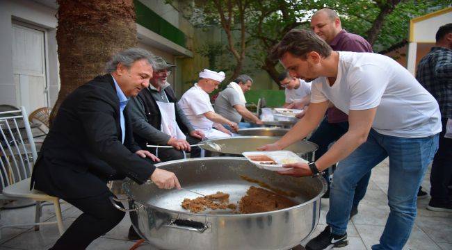 Bornova'da geleneksel iftar yemeği