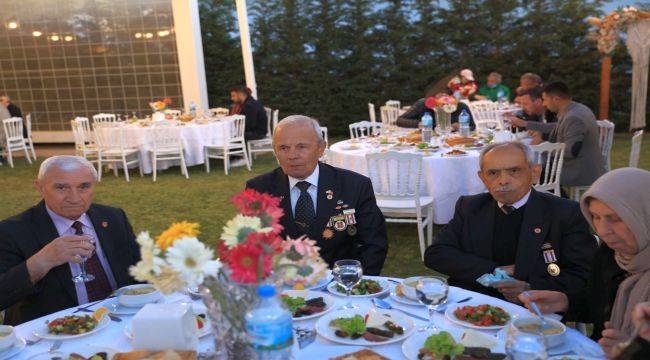 Gazi ve şehit yakınları için iftar yemeği