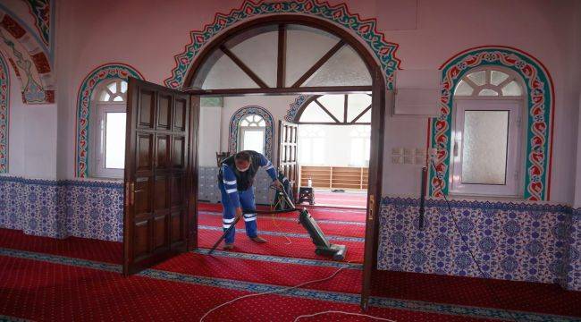 İbadethanelerde köşe bucak temizlik