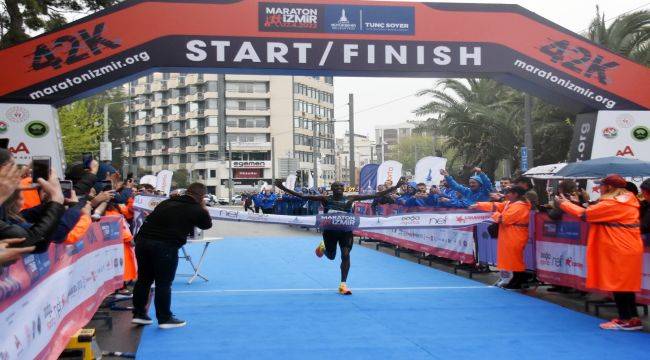 Maraton İzmir’de yeniden rekor