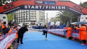 Maraton İzmir’de yeniden rekor