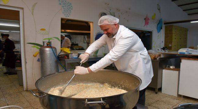 Menemen'de iftarlıklar Pehlivan'dan