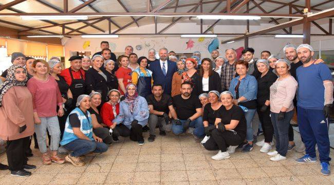 Menemen'de Kadir Gecesi Halk İftarı