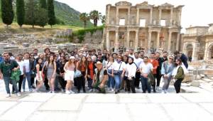 Balçovalı öğrenciler'den Efes çıkarması