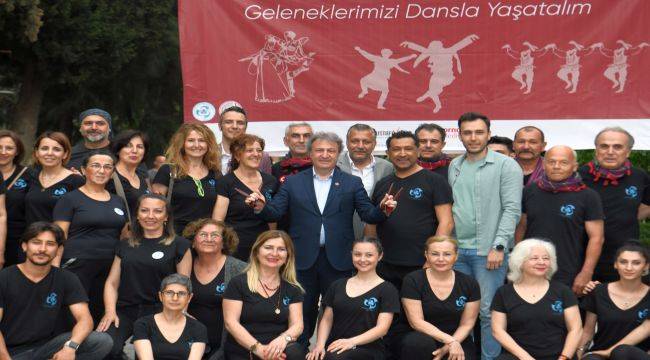 Bornova’da Halk Dansları Festivali