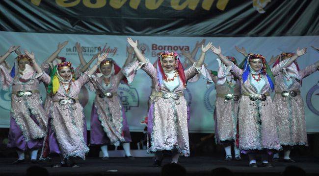 Halk Dansları Festivali'ne yoğun ilgi