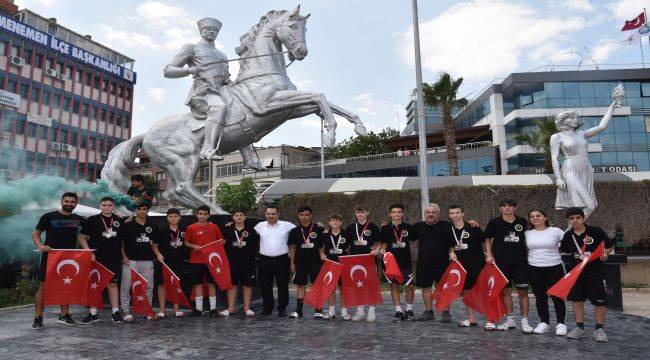 Menemenli sporculardan şampiyonluk