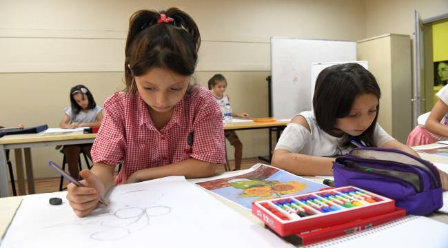 Bornova Belediyesi'nin hobi kurslarına yoğun ilgi